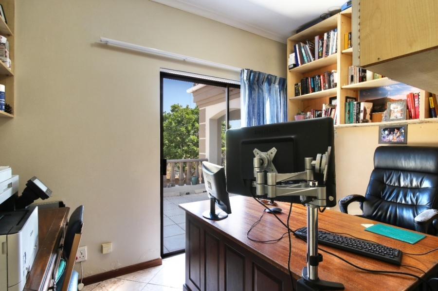 To Let 6 Bedroom Property for Rent in Sunset Beach Western Cape